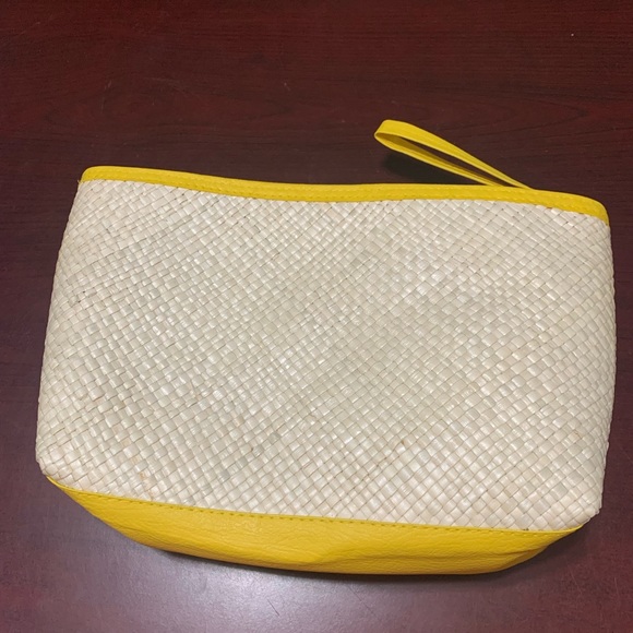 Handmade Nature Color Garden Pattern Pandan Woven Pouch - Picture 2 of 6